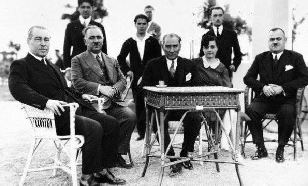 Atatürk'ün Ölümünden Birkaç Dakika Sonra İntihara Teşebbüs Eden Biricik