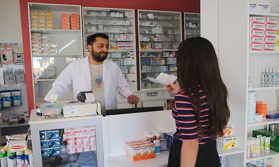 Nazım Hikmet'in Şiirinden Etkilenip İnsanlara Ücretsiz HPV Aşısı Yapan Eczacı