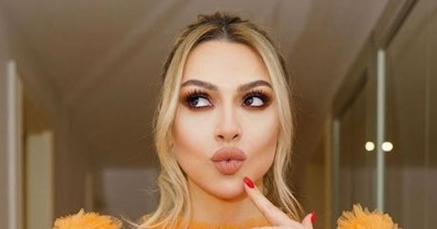 Oyuncudan geçtiğimiz ay ayrılan Hadise, “Daha önce bitirmek istedim ama ‘Toparlayalım’ diye yalvardı. Son olarak bana, ‘Ailem basında çıksın istemiyorum’ dedi. Her şeyime karışıyordu; işime, fotoğraflarıma, sosyal medya hesaplarıma... Artık bu işin bittiğini mesaj attım ve kendisine tahammülüm kalmadığını belirttim.” demiş.