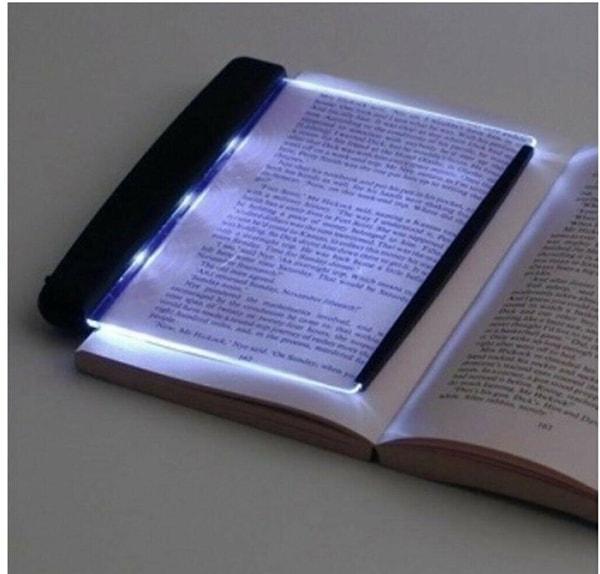 12. Gece uyurken kitap okuma alışkanlığınız varsa böyle bir lambaya ihtiyacınız var.