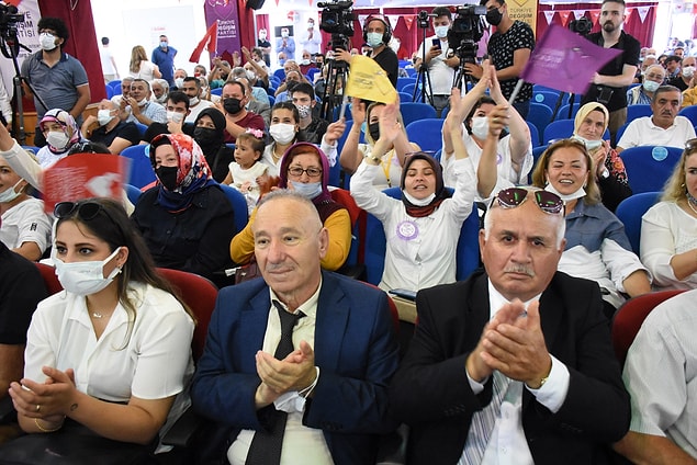 Ordu-Giresun Havalimanı’nda karayoluyla kongrenin düzenlendiği otele geçen Mustafa Sarıgül, burada partiler tarafından karşılandı.