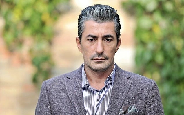 4. Ünlü oyuncu Erkan Petekkaya, Kerimcan Durmaz'ın ödül aldığı gece yaptığı paylaşımla epey tepki toplamıştı hatırlarsanız. Muhabirlerin kendisine Acun Ilıcalı ile ilgili soru sormasına sinirlenen Petekkaya, 'O mikrofonu alıp sana ne yaparım biliyor musun?' dedi.