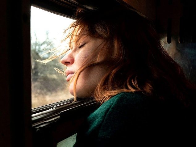 Jüri Büyük Ödülü, İranlı yönetmen Asghar Farhadi’nin Ghahreman (A Hero) ve Juho Kuosmanen’in Hytti Nro 6 (Compartment Number 6) filmlerine gitti.