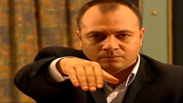 1. ''Öpsene amcanın/teyzenin elini.''