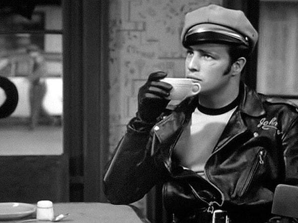 18. "Kurşun geçirmez kahve" olarak adlandırılan hindistan cevizi yağı eklenmiş bir fincan kahveyi güne başlamak için tercih edin.