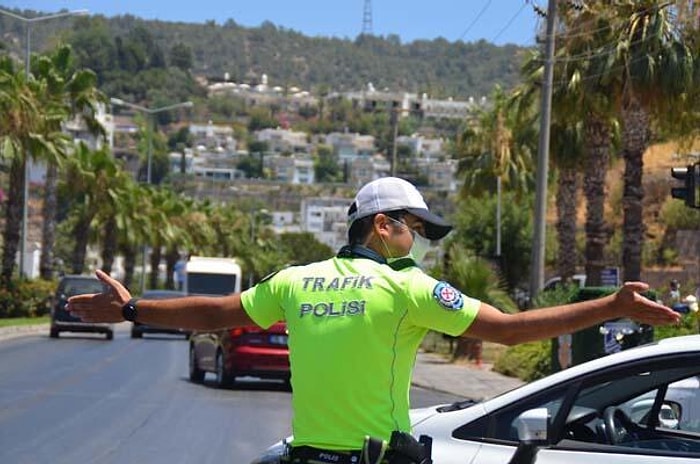 Trafik İlerleyemiyor: Bodrum'a 1 Haftada 140 Bin Araç Giriş Yaptı