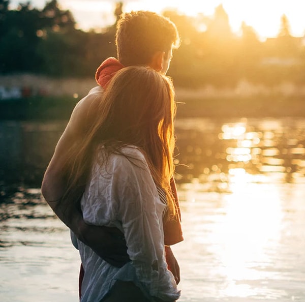 11. Когда мне было 19, я тусовался с симпатичной девушкой из моей старшей школы. Мы хорошо провели вместе день, и в ту ночь она спросила: «Можем ли мы быть тайными друзьями или что-то в этом роде? На самом деле я просто не общаюсь с такими людьми, как ты». После этого мы больше не общались