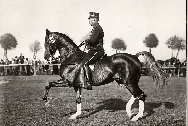 1932: gümüş madalya kazanan İsveçli yarışmacı son sıraya düşürüldü.