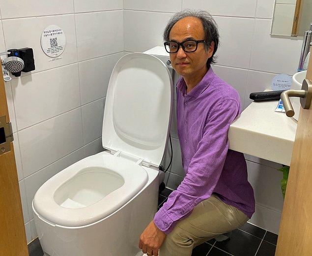 Cho Jae-weon, kendisi bir çevre mühendisi ve BeeVi'nin tasarımcısı. BeeVi, dışkınızı paraya dönüştüren bir tuvalet olduğu kadar hem bir çevre koruyucusu hem de kaynak üreticisi.