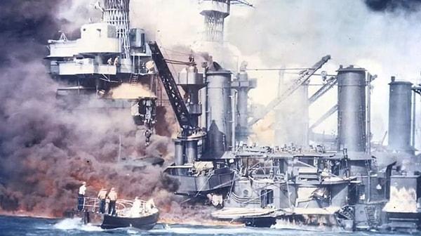 19. USS West Virginia zırhlısı, Pearl Harbor'a yapılan saldırıdan 6 ay sonra  kurtarıldığında, hava geçirmez bir odada kapana kısılmış 3 denizcinin vefatlarına kadar işaretledikleri bir takvim bulundu.