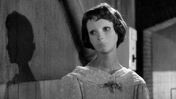 27. Guillermo del Toro - Eyes Without a Face