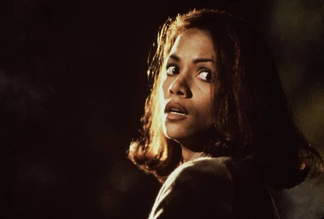 15. Yine Halle Berry ama bu sefer "The Rich Man's Wife" filminde...
