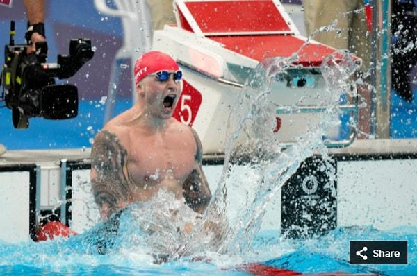 18. 26 Temmuz 2021'de Adam Peaty (GBR), Tokyo Su Sporları Merkezi'ndeki Tokyo 2020 Olimpiyat Oyunları sırasında erkekler 100 metre kurbağalama finalini kazandıktan sonra.