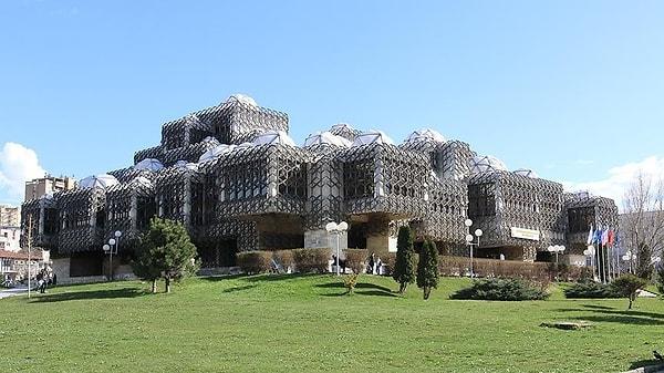 9. Kosova Ulusal Kütüphanesi