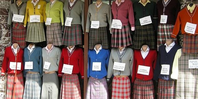 4+4+4 ile birlikte MEB 31 yıllık kıyafet yasasını da kaldırdı. İlkokul, ortaokul ve liselerde serbest kıyafet modeli seçildi.