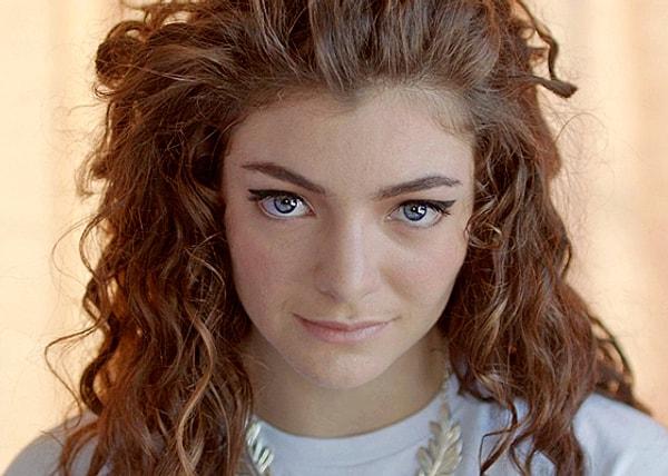 10. Lorde, en büyük hiti 'Royals'ın ırkçı göndermeleri olduğunu kabul ediyor.