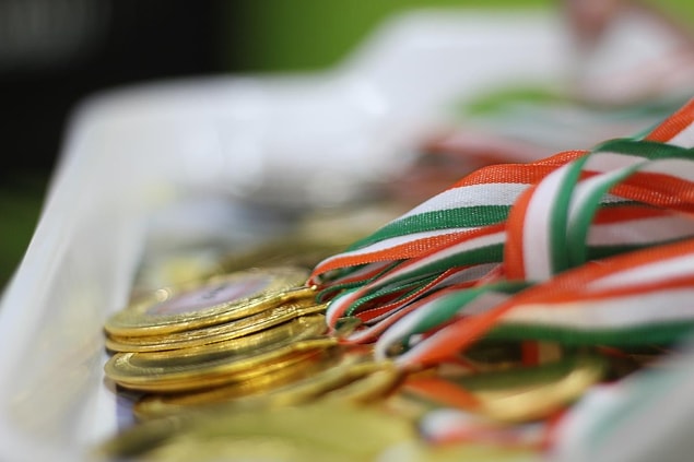 Olimpiyatlar'da sporcuların kazandığı en düşük miktarı veren ülke Avustralya. Avustralyalı bir sporcu altın madalya kazanırsa hükûmet tarafından yaklaşık 130 bin TL, gümüş madalyada yaklaşık 95 bin TL, bronz madalya ise yaklaşık 60 bin TL alabiliyor.