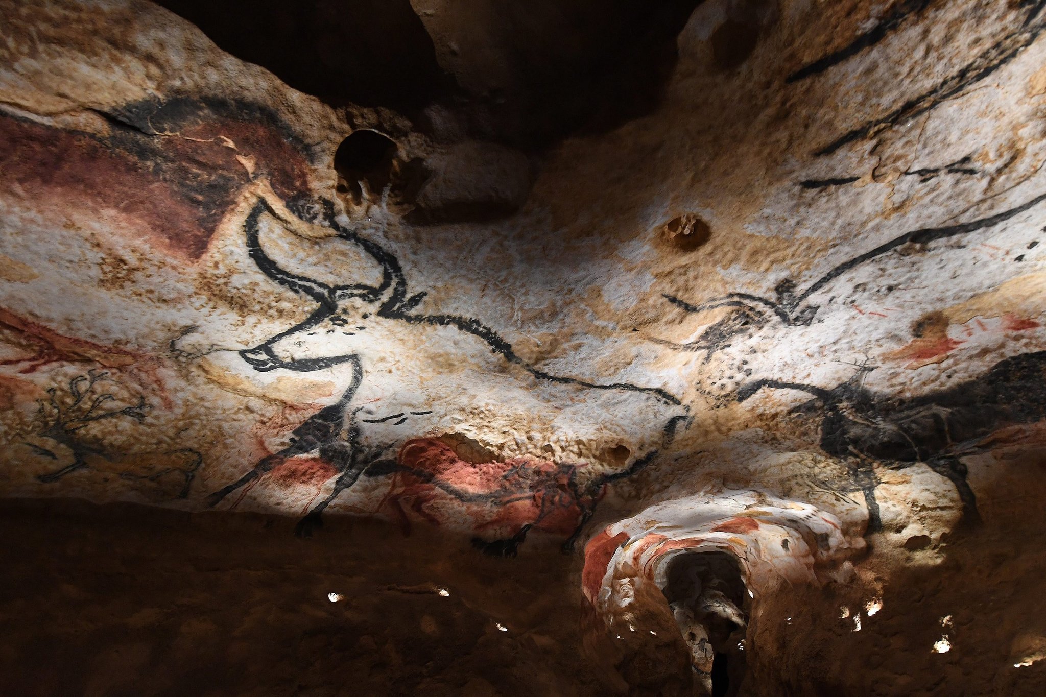 Dünyanın En Eski Duvar Resimlerinin Olduğu Büyüleyici Mağara: Lascaux ...