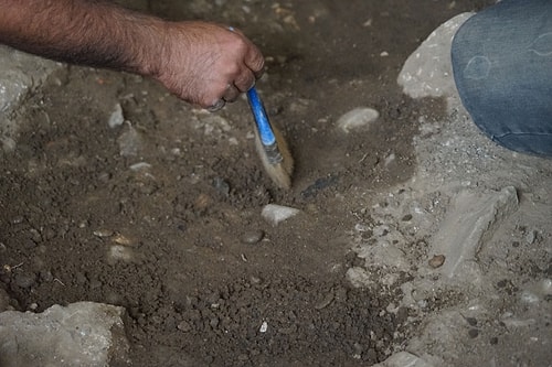 Balıkesir'deki Antandros Antik Kenti'nde 2 Bin 400 Yıllık Pitos Mezar Bulundu