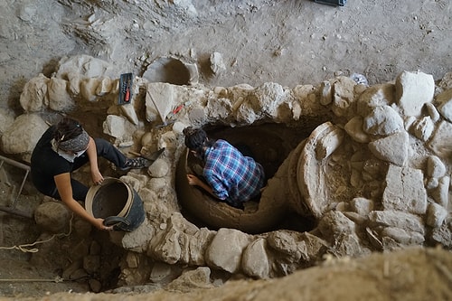 Balıkesir'deki Antandros Antik Kenti'nde 2 Bin 400 Yıllık Pitos Mezar Bulundu