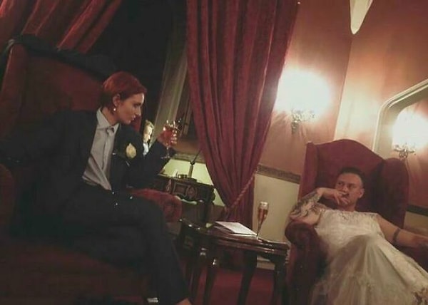 8. Моя подруга (невеста) поменялась одеждой с женихом на полпути к свадьбе