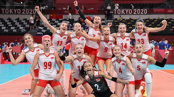 Kadın Milli Voleybol Takımımız, Tokyo 2020'de göğsümüzü kabartmaya devam ediyor.