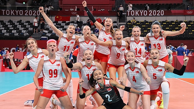 Kadın Milli Voleybol Takımımız, Tokyo 2020'de göğsümüzü kabartmaya devam ediyor.