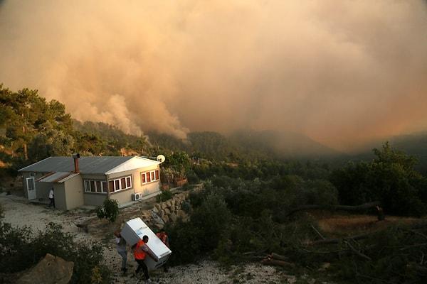 10:42 Manavgat'ta enerji santrali yangının arasında kaldı