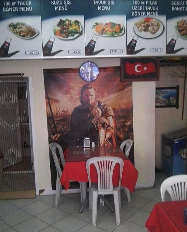 1. Frodo için Kuzu şiş, Sam de tavuk yer.