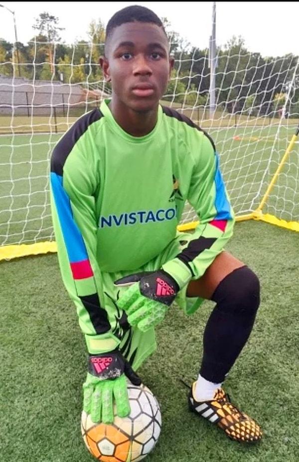 13. 16 yaşındaki kaleci Reuben Nsemoh maç sırasında kafasına bir darbe aldı ve komaya girdi. Komadan uyandığında ise daha önce bilmediği İspanyolca dilini sanki anadili gibi konuşuyordu.