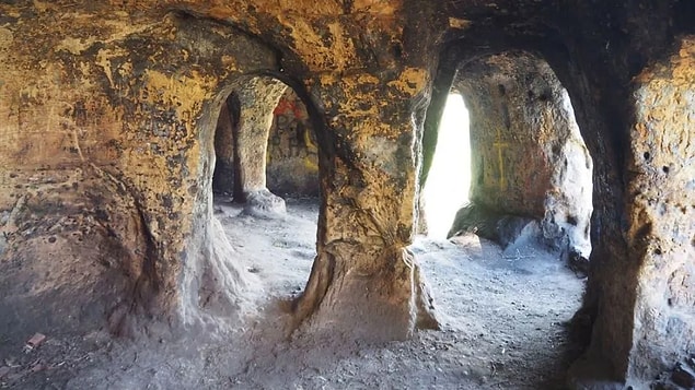 Araştırma ekibi dron kullanıp ayrıntılı ölçümler yaparak mağaraların orijinal planını yeniden oluşturdu.