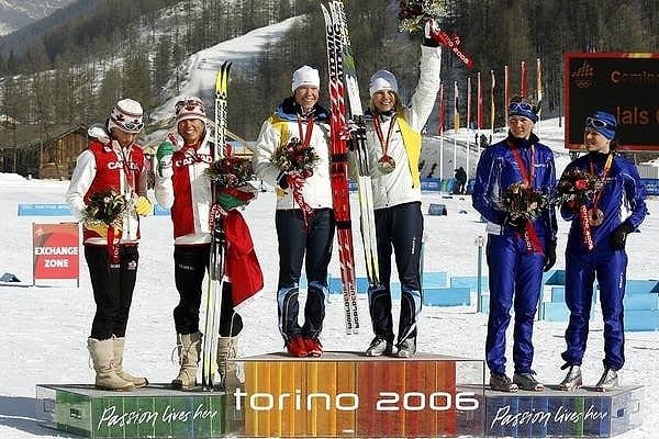 11. 2006 yılındaki Torino Oyunları sırasında, Kanadalı kayakçı Sara Renner'ın kayak sopası yarı yolda kırıldı. Norveçli kayak koçu Bjornar Haakensmoen Renner'a yedek bir sopa verince sporcu bir gümüş madalya kazandı.