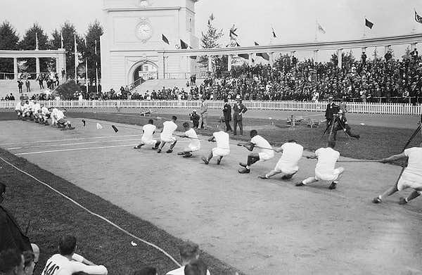 18. Halat çekme, 1900'den 1920'ye kadar Olimpik bir spor dalıydı. Yarışmada en çok madalyayı Büyük Britanya (5) kazandı. Büyük Britanya'dan sonra ABD (3) en çok madalyayı kazandı.