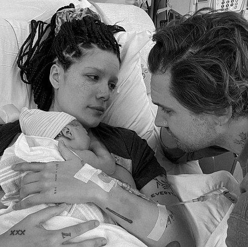 Ünlü Şarkıcı Halsey Bebeği Ender Ridley'yi Emzirdiği Fotoğrafı ile Gören Herkesi Epey Şaşırttı!