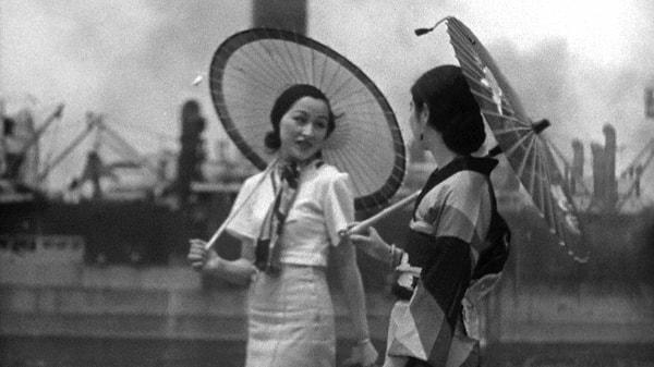 1933: Japanese Girls at the Harbour – Hiroshi Shimizu