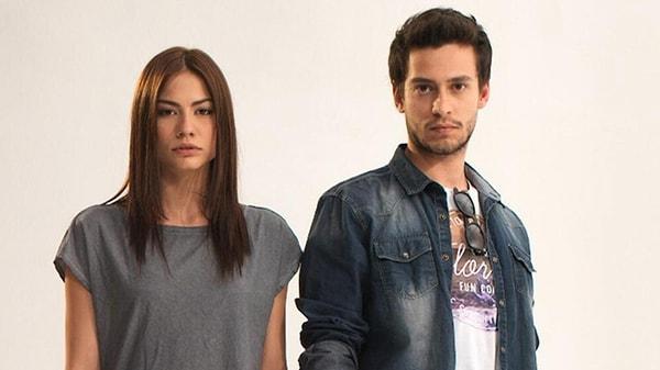 Özdemir’in ilk televizyon deneyimi 2013 yılında Fox TV’de yayımlanan Sana Bir Sır Vereceğim dizisi oldu. Dizide Aylin karakterini canlandıran Demet Özdemir bunun gibi birçok başarılı dizi de rol aldı.