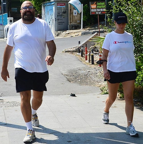 Ünlü Şef Somer Sivrioğlu, Uğruna 18 Yıllık Evliliğini Bitirdiği Sevgilisi Pınar Kızılkaya ile Görüntülendi!