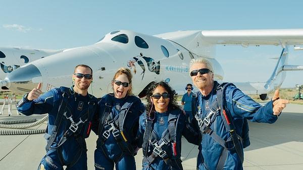 Virgin Galactic şirketinin tüm ekiple yaptığı test uçuşlarının başarılı olmasıyla beraber uzaya yolculukta bilet fiyatları 200 bin dolardan 450 bin dolara fırladı!