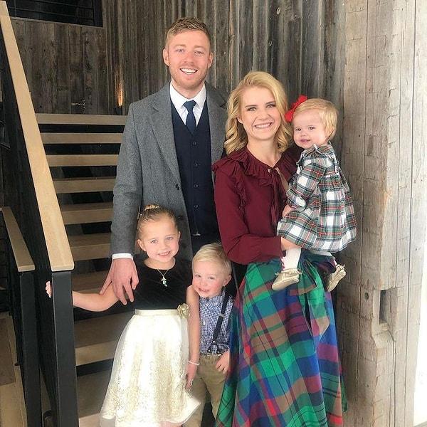 Şu an 33 yaşında olan Elizabeth Smart, 2012 yılında Matthew Gilmour ile evlendi ve 3 çocuklu mutlu bir aileye sahipler.