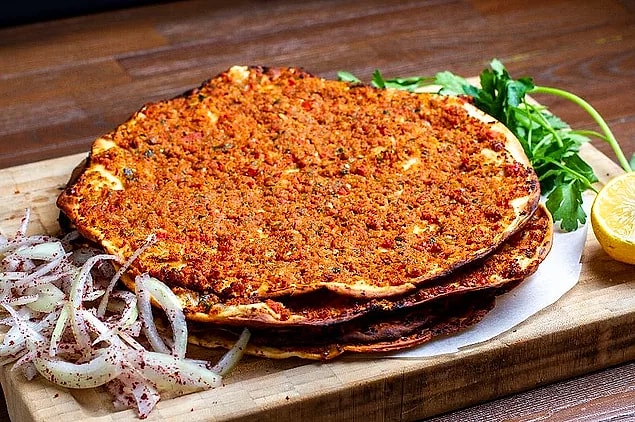 1. Lahmacun Tarifi: