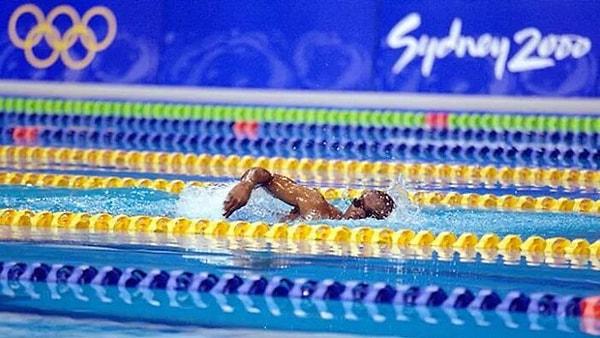 8. 2000 Olimpiyatları'ndan önce hiç bir olimpik yüzme havuzu görmemiş olan Eric Moussambani, 1:52.72 süre ile 100 metre serbest stil tarihindeki en yavaş yüzücü oldu. Ancak diğer tüm rakipleri yanlış başlayınca şampiyon oldu.