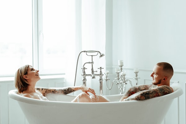 Birlikte alacağınız keyifli bir duş ile hem rahatlar hem de yakınlığınızı muhafaza edersiniz.