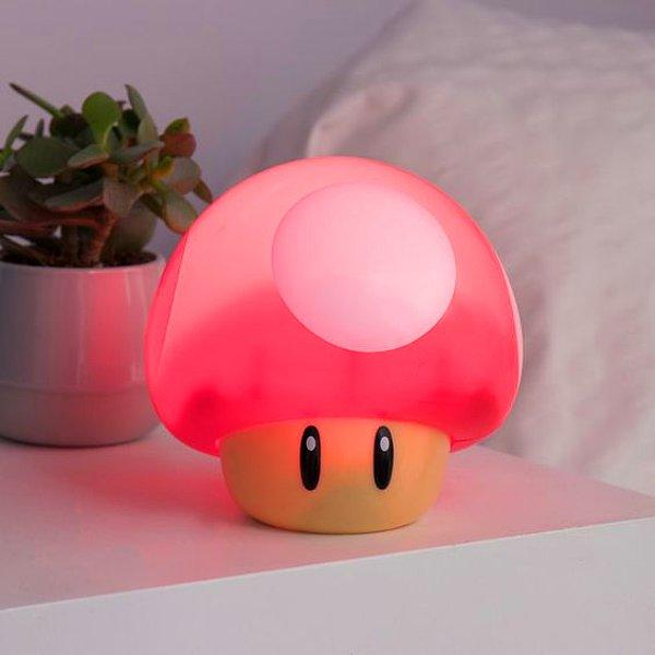 5. Süper Mario'nun en önemli besin kaynağı mantar şeklindeki gece lambasını biz de çok sevimli bulduk.