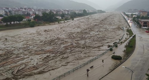 Karadeniz'de Yaşanan Sel Felaketi İçin Tekrar Halktan Yardım İstenmesi Vatandaşı Sinirlendirdi!