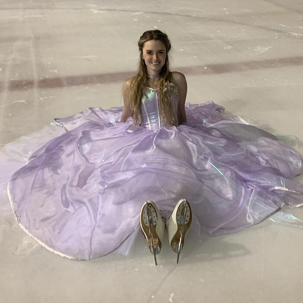 11. Платье из "Барби: Волшебство Пегаса"