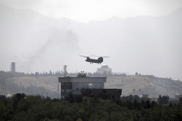 ABD, helikopterlerle Büyükelçiliğinden tahliyeleri gerçekleştiriyor.
