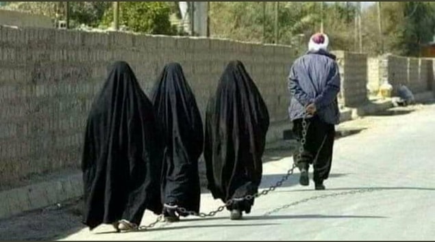 2. Kadınlar yanlarında kan bağı olan bir erkek, eşi ya da eşinin ailesinden bir üye olmadan sokağa çıkamaz.