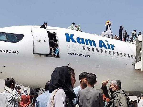Hatta öyle ki uçakların üzerinde bile yola çıkmaya çalışıyor Afgan sığınmacı- mülteciler.