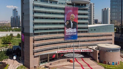 CHP Genel Merkezi'ne 'Sınır Namustur' Pankartı Asıldı; Kılıçdaroğlu Twitter Kapak Fotoğrafını Değiştirdi...