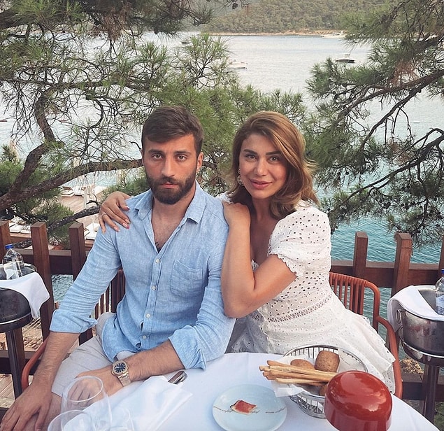 Model Ebru Şancı ve futbolcu Alpaslan Öztürk’ü minnoş aile üyeleriyle birlikte sosyal medyadan takip ediyoruz.